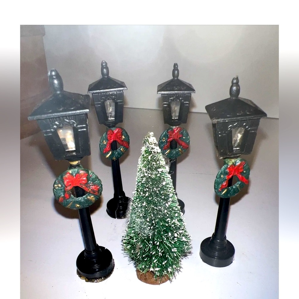 Lemax 1991 Street Lamp Set of 4 Village Collection Christmas village decor.